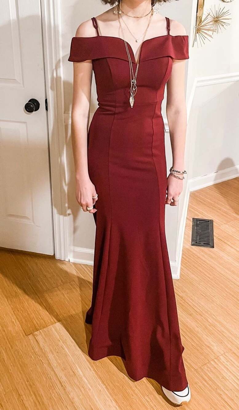 B Darlin / Burgundy off-shoulder gown Size 1-2 (XS)